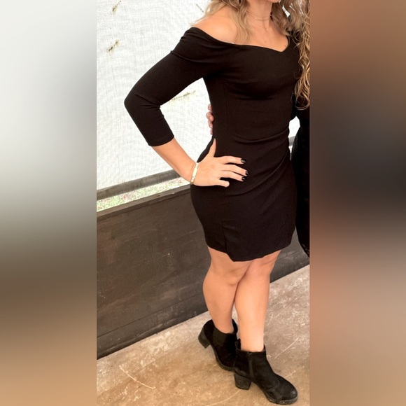 EUC Lulus black three quarter sleeve dress in Small - Picture 2 of 6